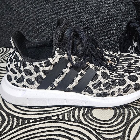 Adidas Swift Run Leopard Print - ladies sz 6 - Picture 4 of 7